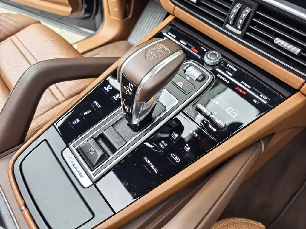 Porsche Cayenne 2023 — фото 16