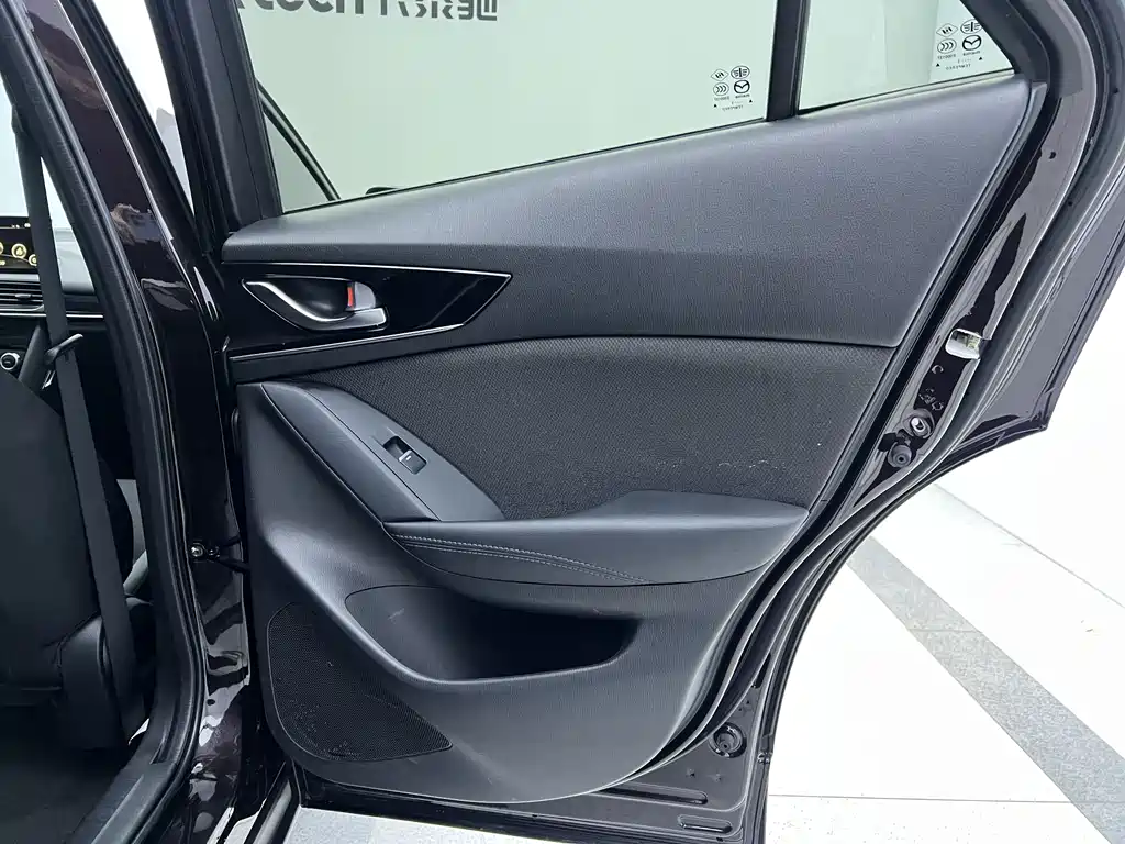 Mazda CX-4 2023 — фото 17