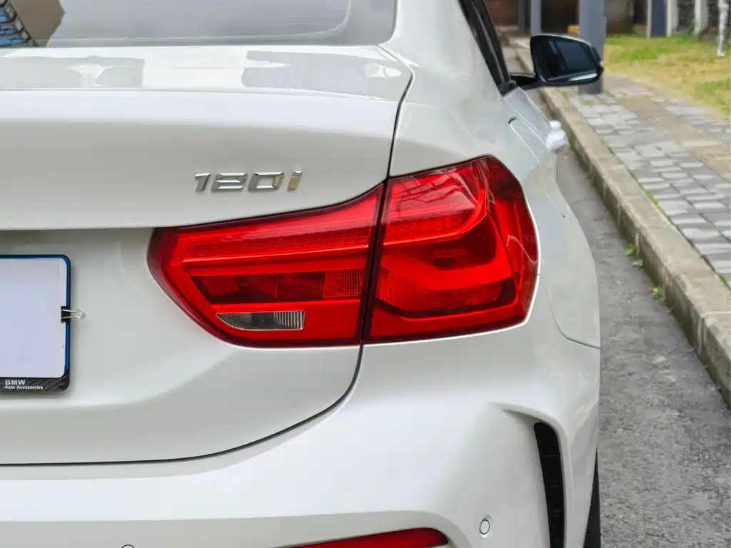 BMW 1 Series 2021