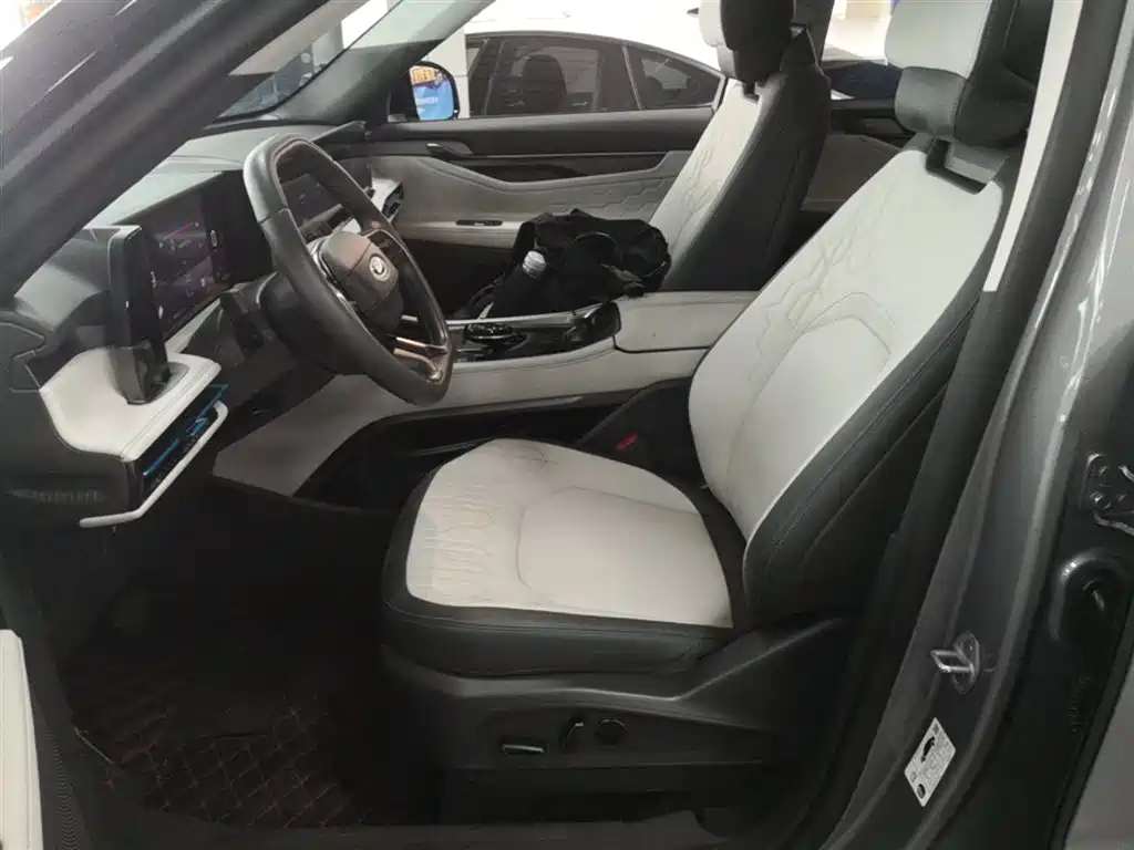 Ford Edge 2023 — фото 15