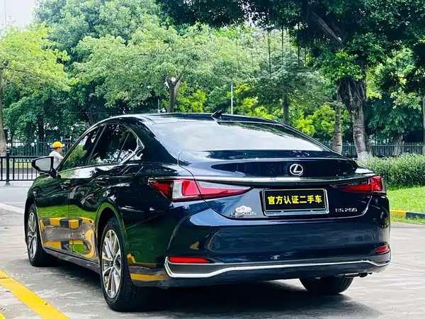 Lexus ES 2023