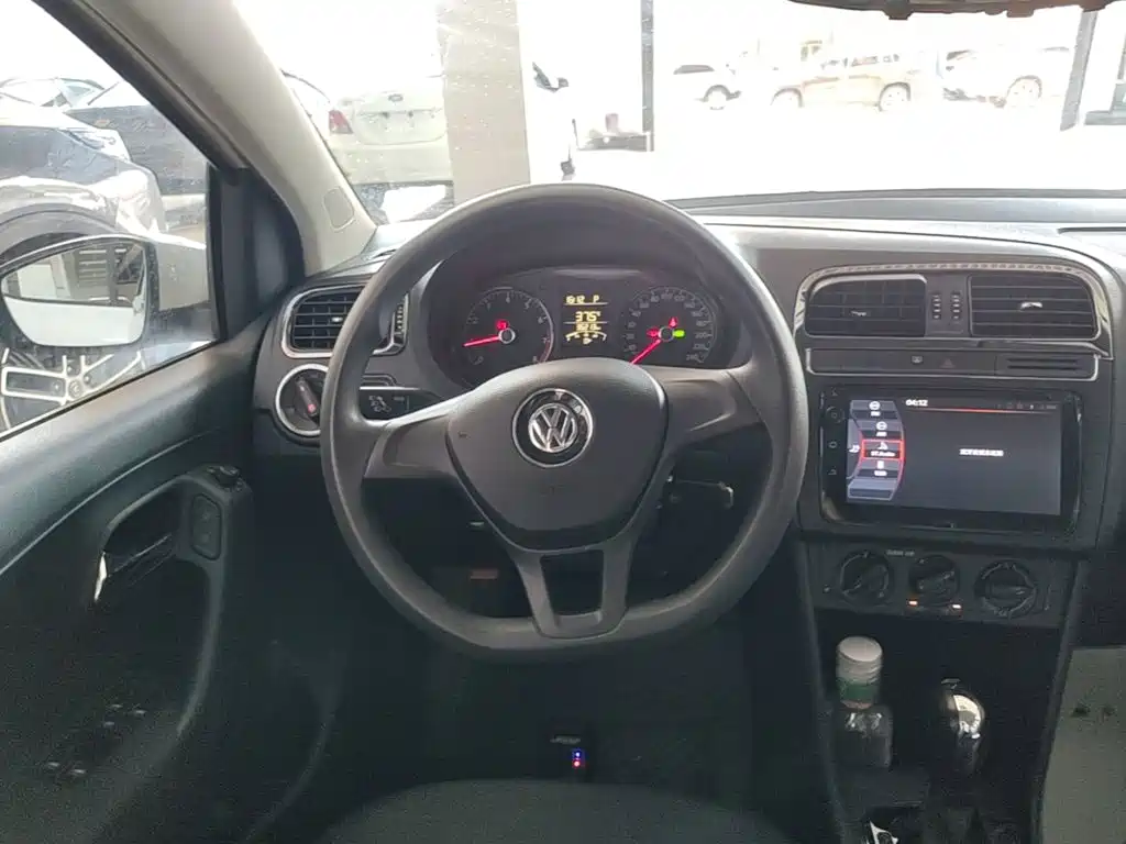 Volkswagen Polo 2018 — фото 11