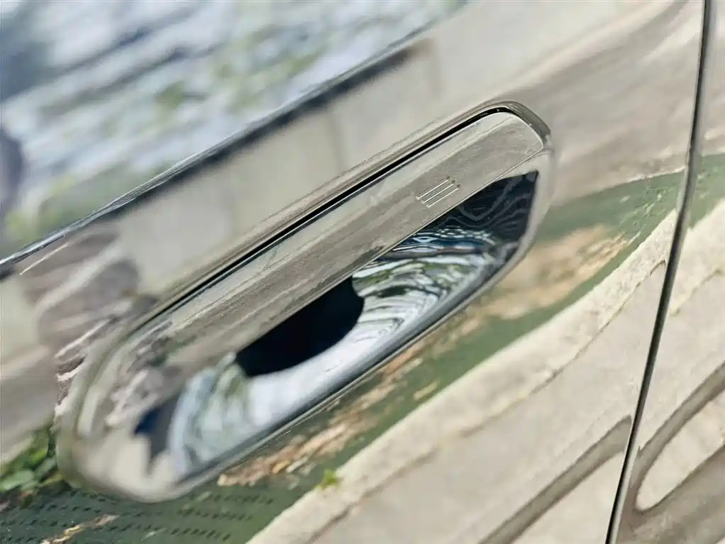 BMW 5 Series 2025 — фото 10