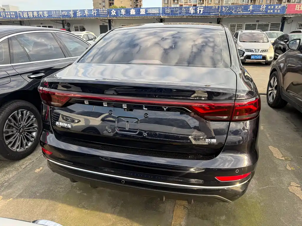 Geely Emgrand 2022 — фото 15