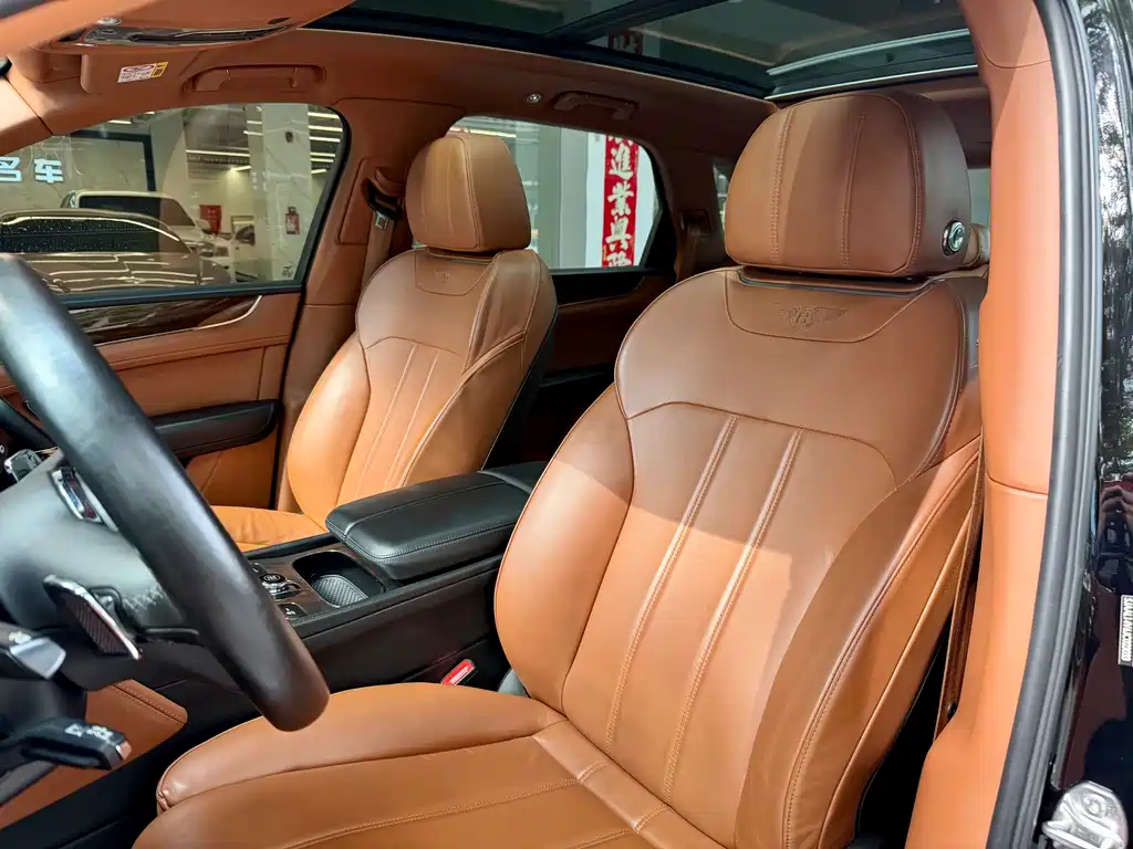 Bentley Bentayga 2019 — фото 12