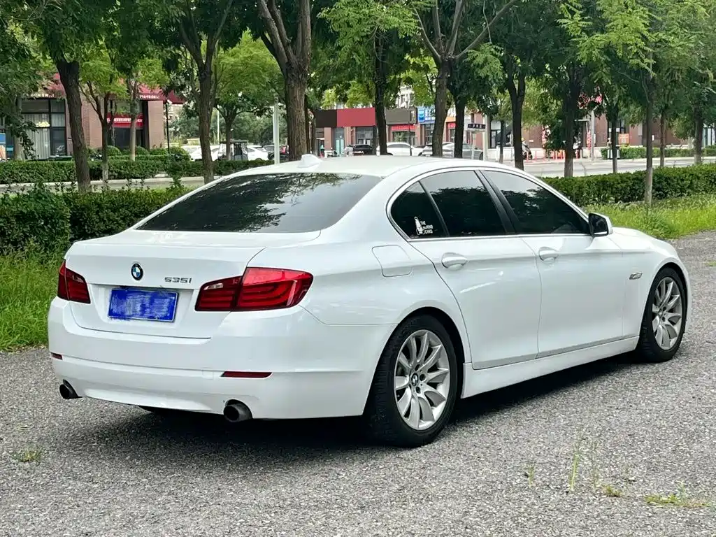 BMW 5 Series 2011