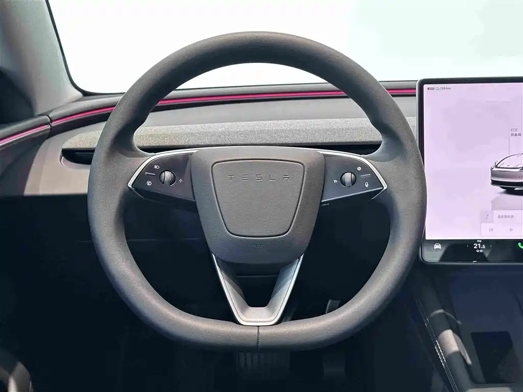 Tesla Model 3 2026 — фото 14