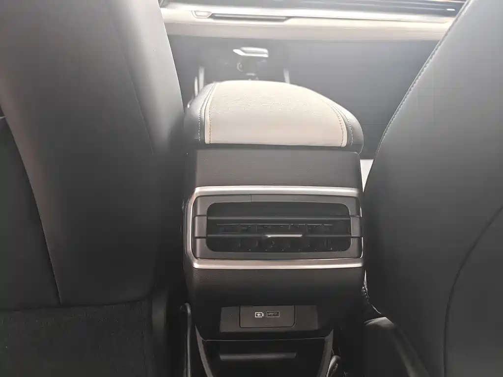 Geely Emgrand L 2022 — фото 14
