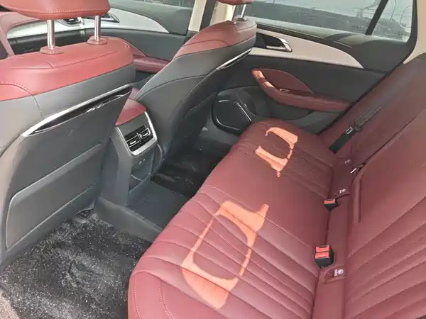 Hongqi H5 2025