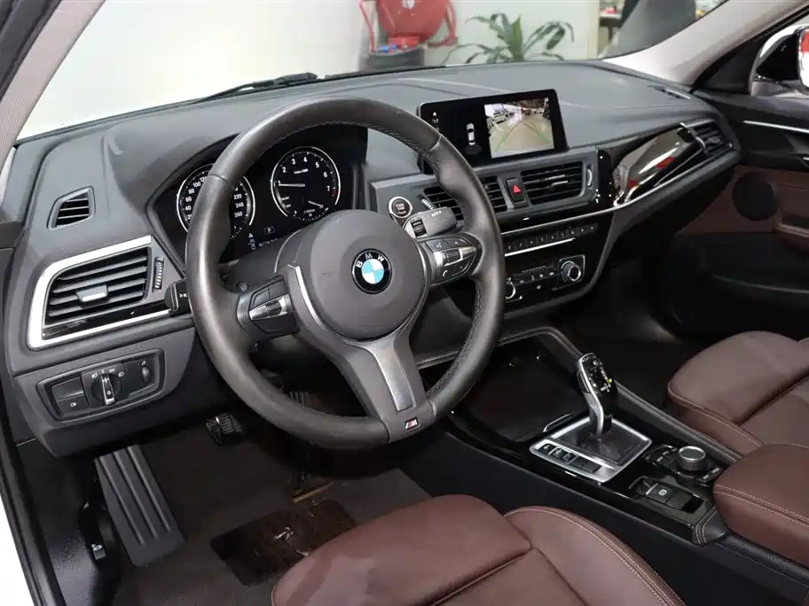BMW 1 Series 2020 — фото 10