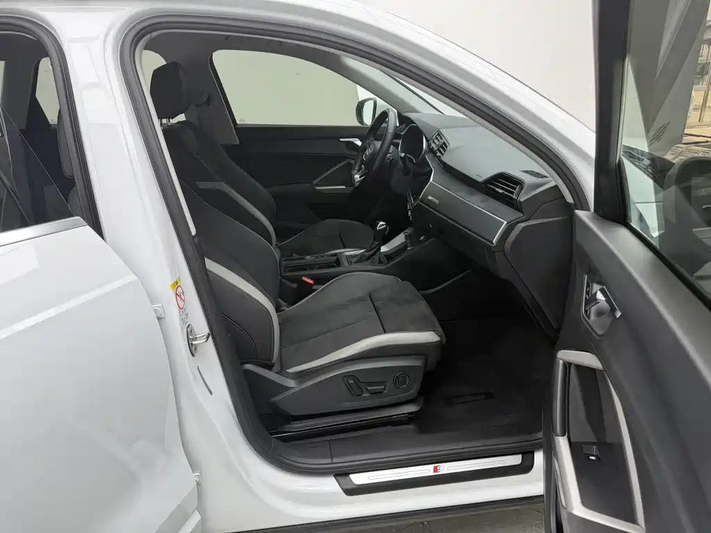 Audi Q3 2022 — фото 12