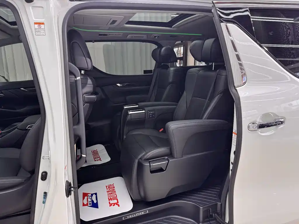 Toyota Vellfire 2021 — фото 8