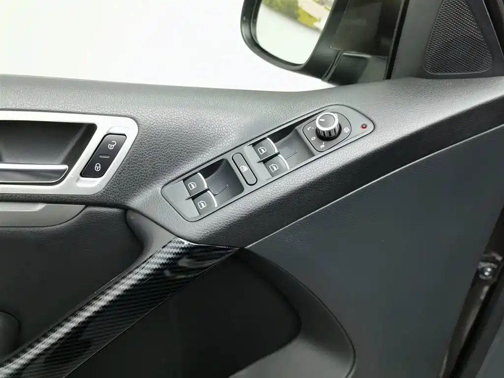 Volkswagen Tiguan 2015 — фото 9