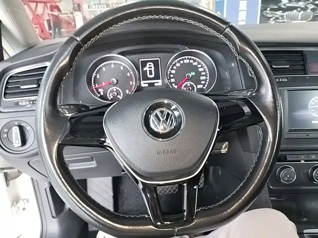 Volkswagen Golf 2017 — фото 11