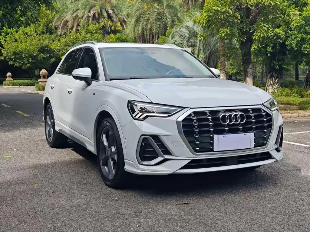 Audi Q3 2021 — фото 1