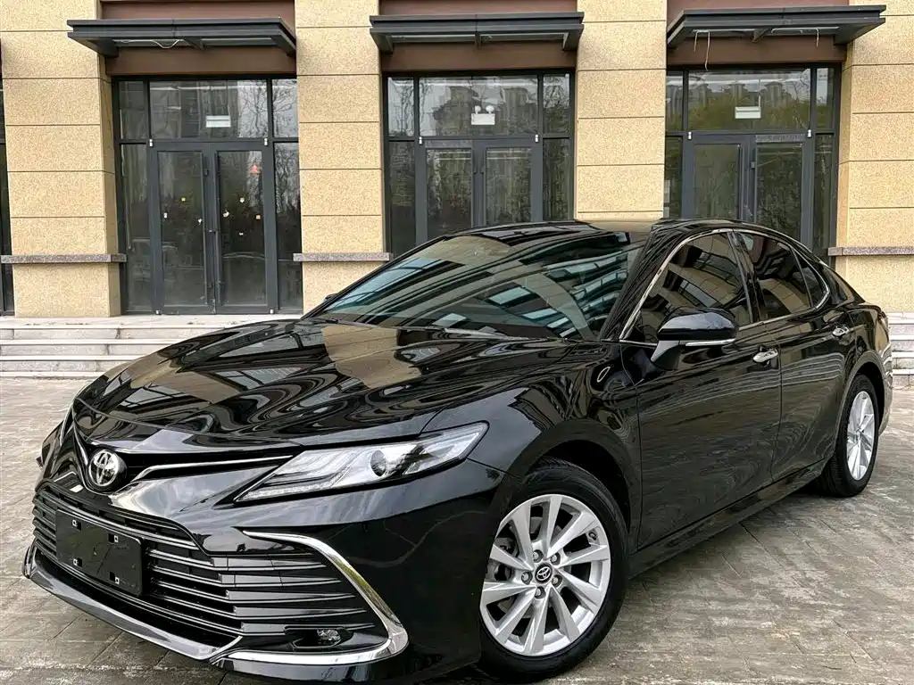 Toyota Camry 2022 — фото 1