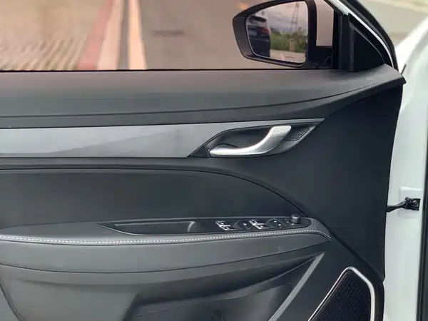 Geely Emgrand 2022