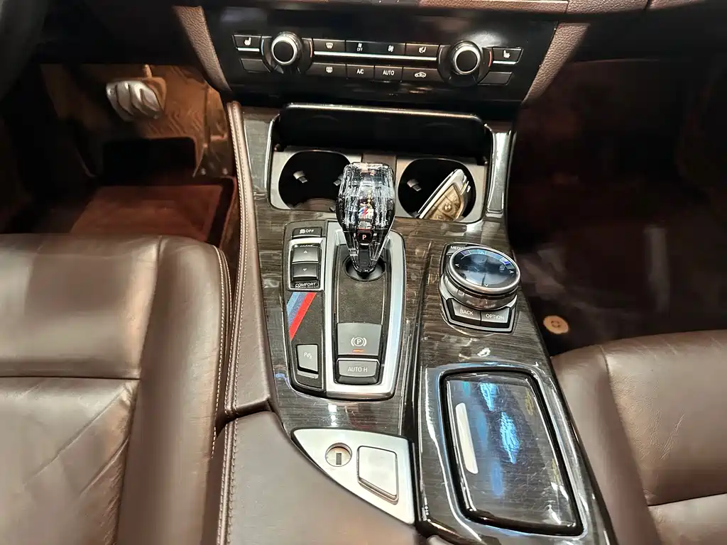 BMW 5 Series 2013 — фото 10