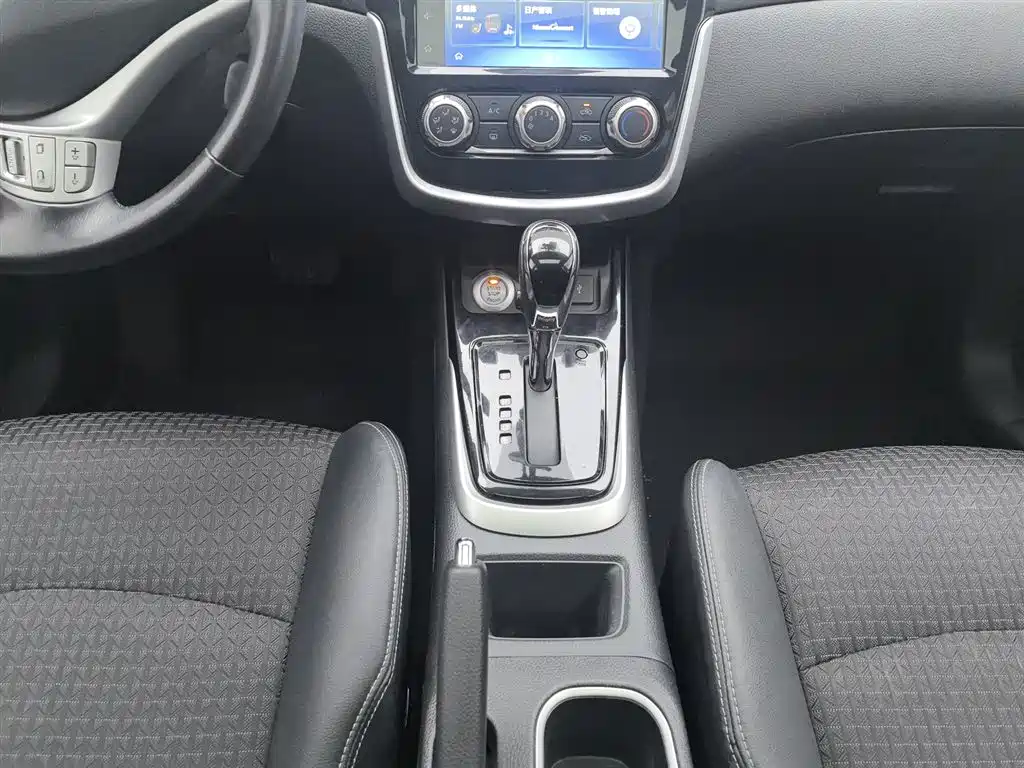 Nissan Tiida 2020 — фото 13