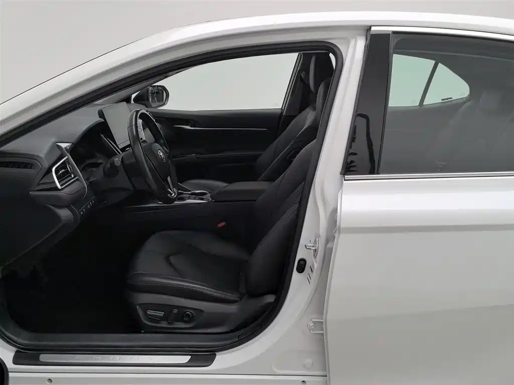 Toyota Camry 2023 — фото 10