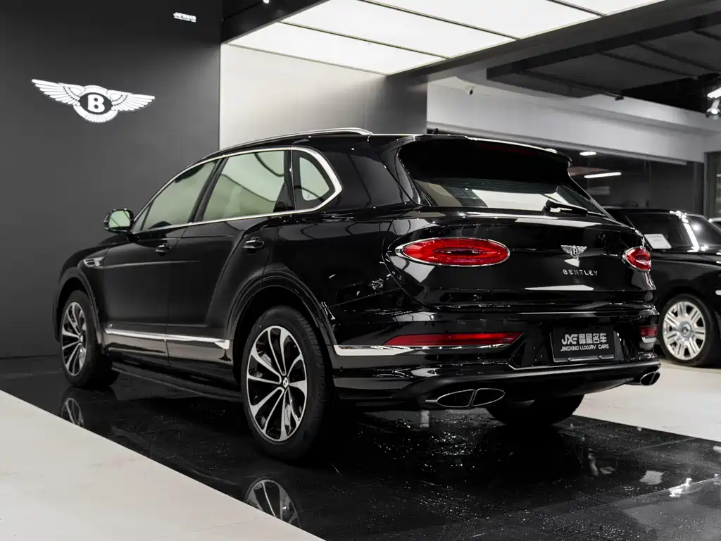Bentley Bentayga 2021 — фото 16