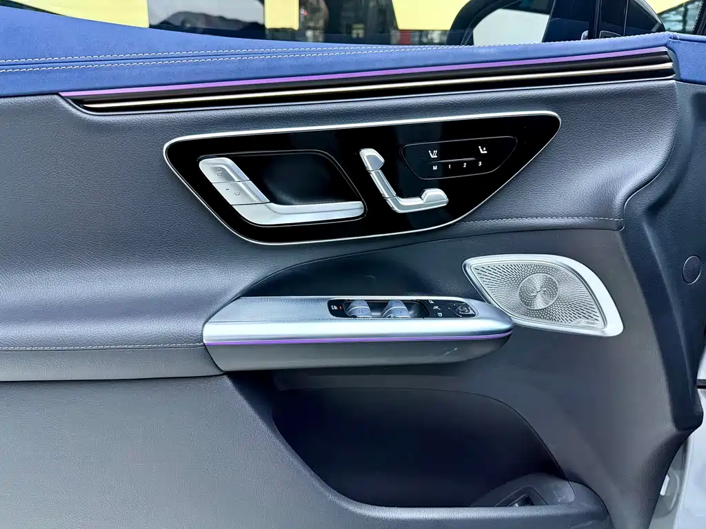 Mercedes-Benz EQE SUV 2023 — фото 4