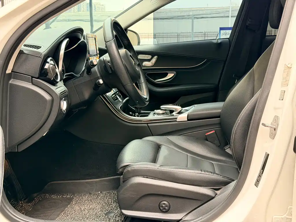 Mercedes-Benz C-Class 2017 — фото 13
