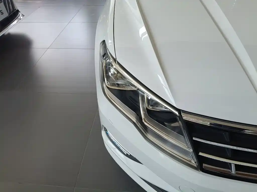 Volkswagen Jetta 2019 — фото 13