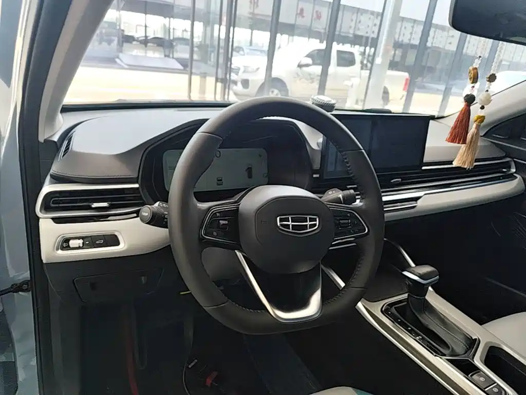Geely Emgrand 2023 — фото 10
