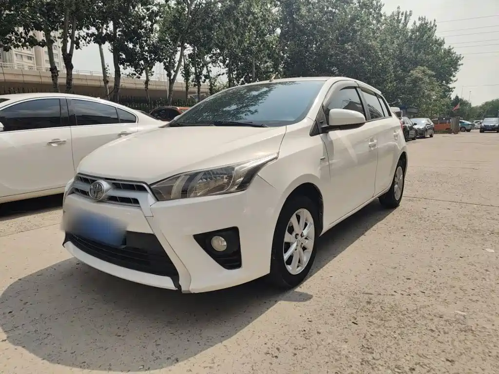 Toyota Yaris L 2015