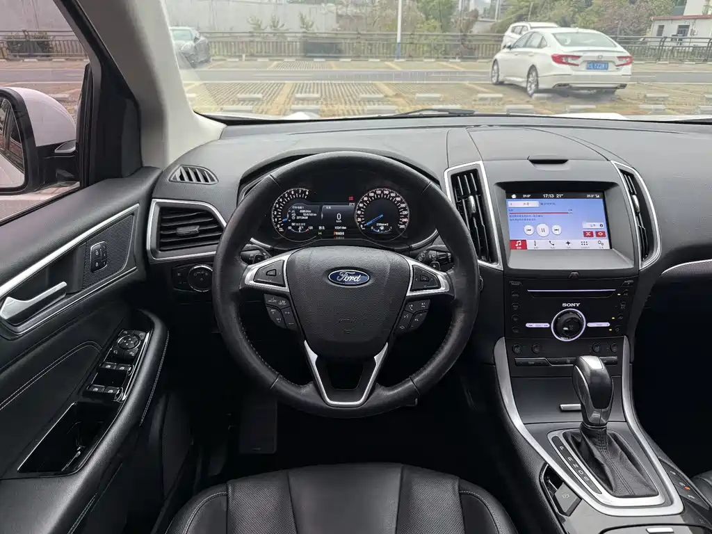 Ford Edge 2017 — фото 15