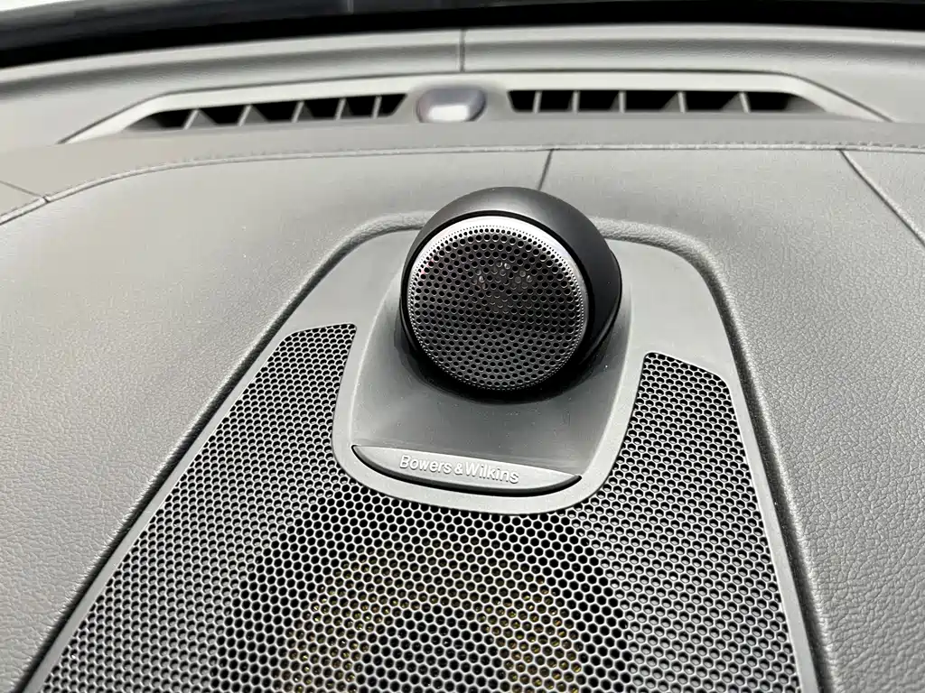 Volvo XC60 2023 — фото 19