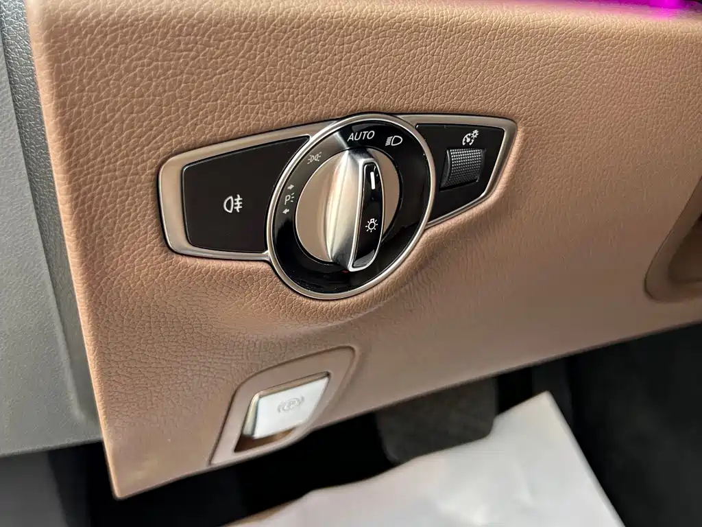 Mercedes-Benz E-Class 2019 — фото 15