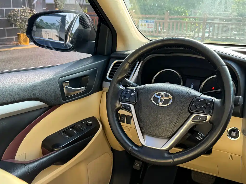 Toyota Highlander 2017 — фото 17