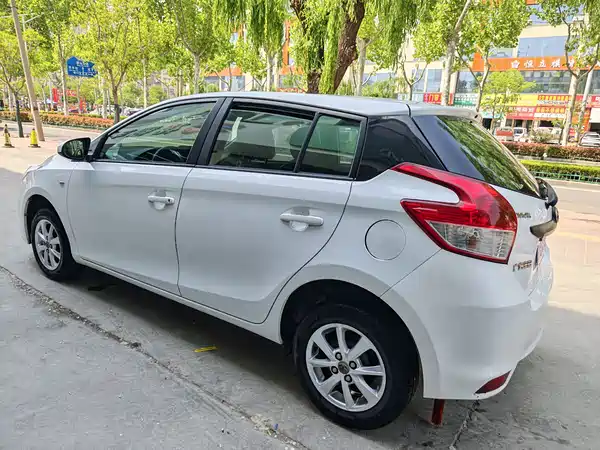 Toyota Yaris L 2014