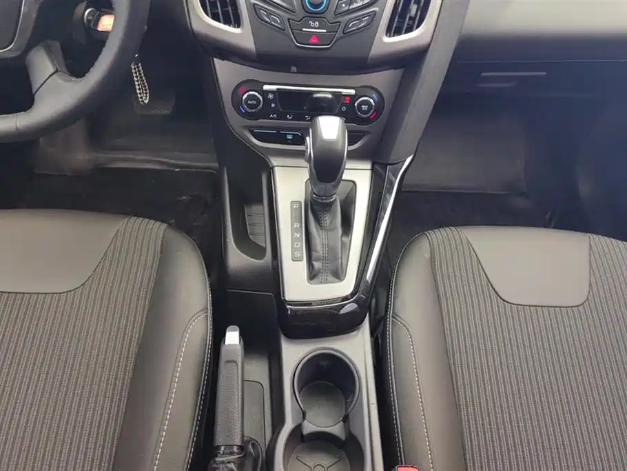 Ford Focus 2015 — фото 16