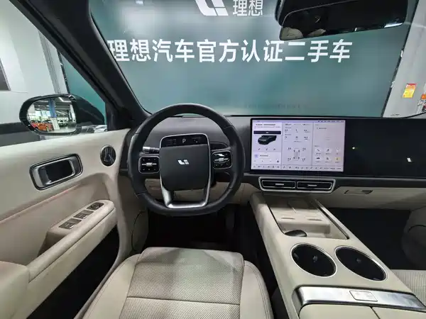 Li Auto L8 2025