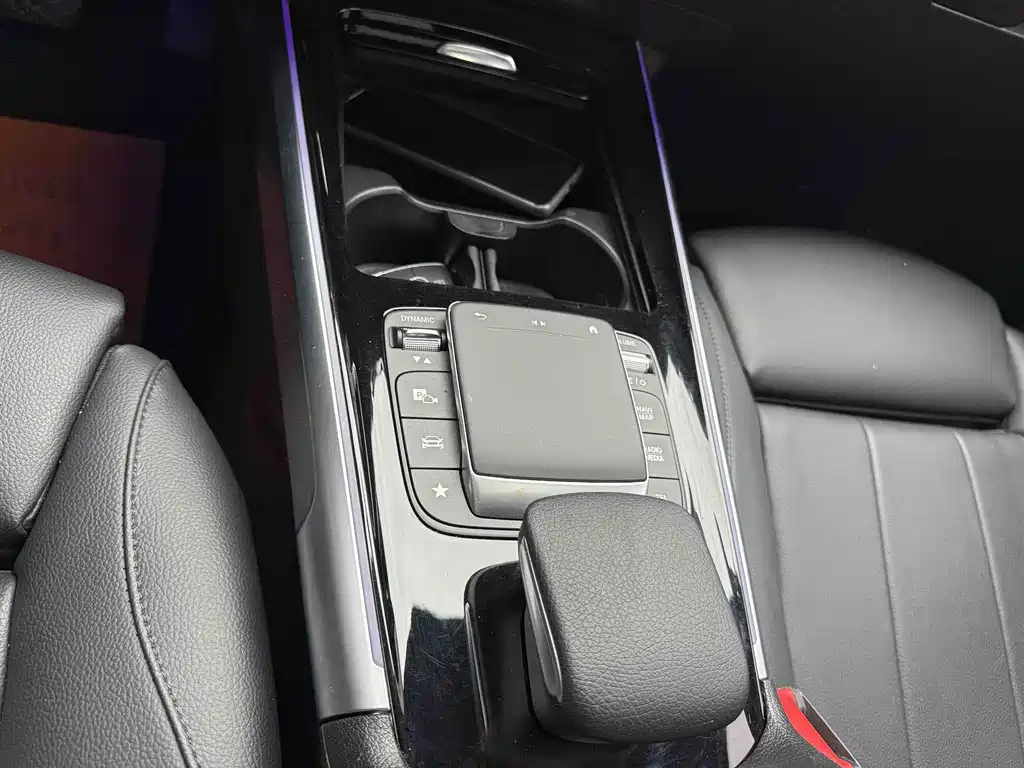 Mercedes-Benz GLB 2023 — фото 12