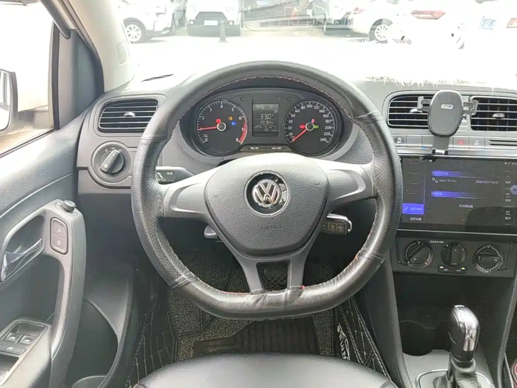 Volkswagen Polo 2018 — фото 11
