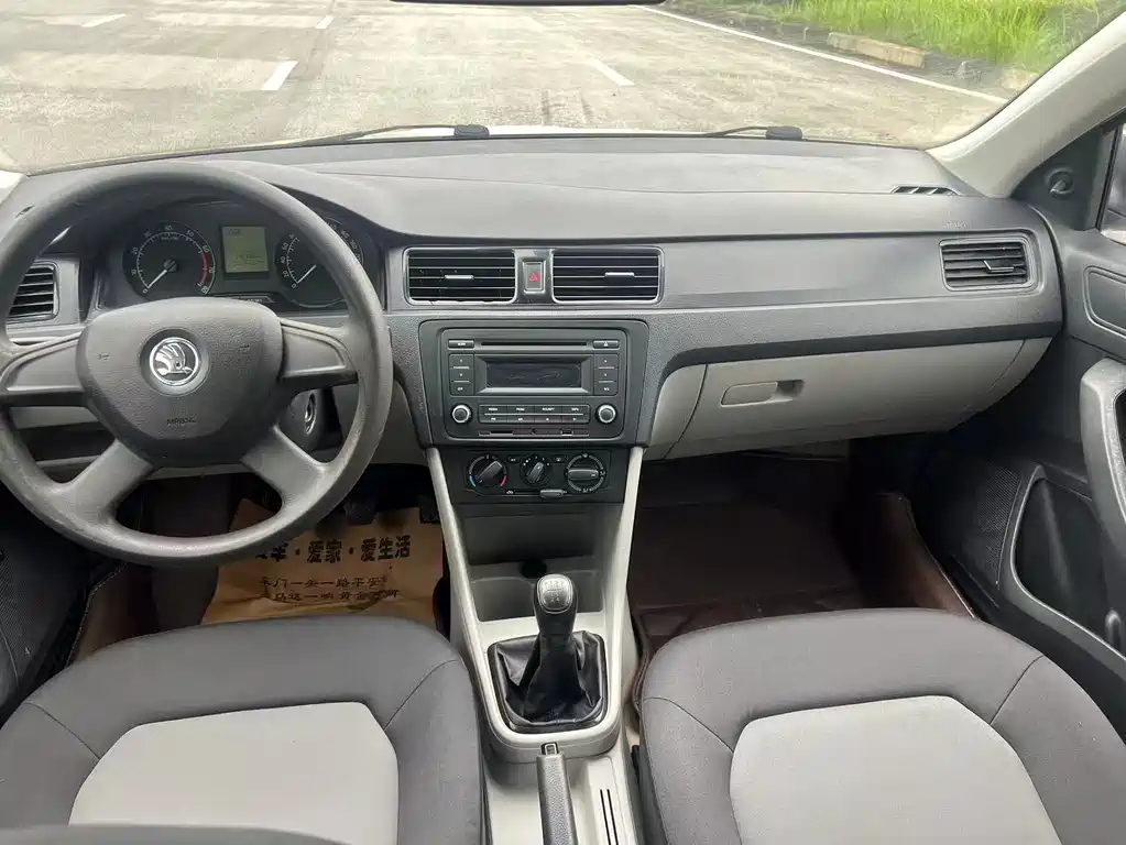 Skoda Rapid 2013 — фото 10