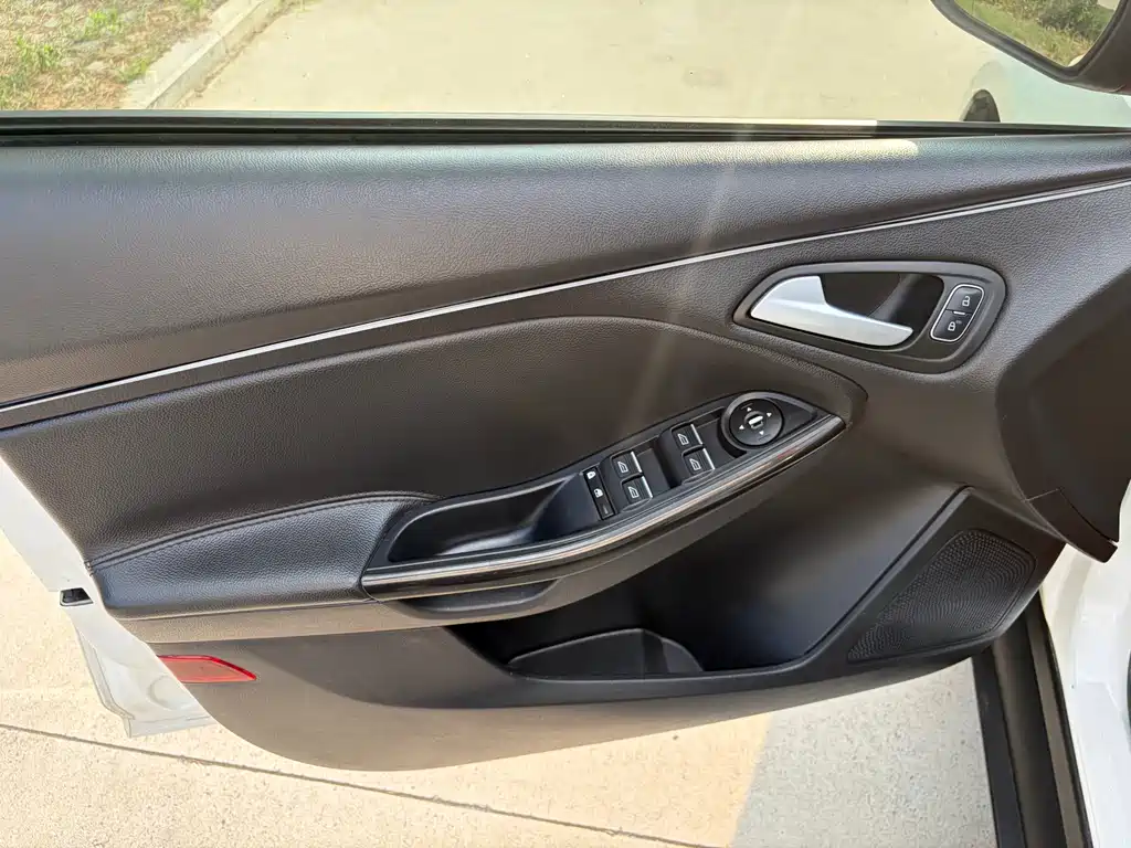 Ford Focus 2015 — фото 13