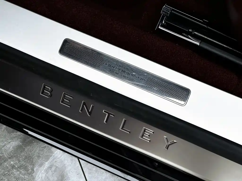 Bentley Flying Spur 2020 — фото 16