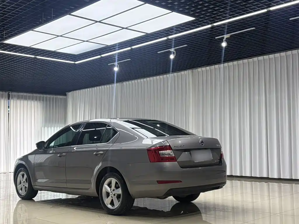 Skoda Octavia 2015 — фото 26