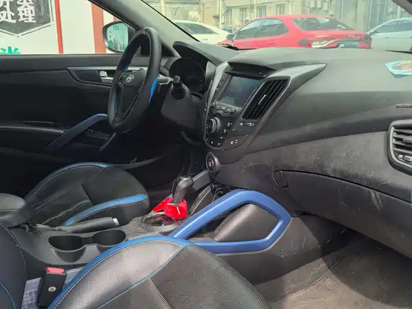 Hyundai Veloster 2012