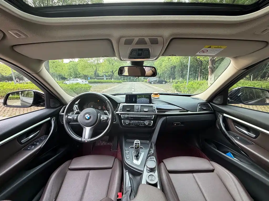 BMW 3 Series 2019 — фото 11