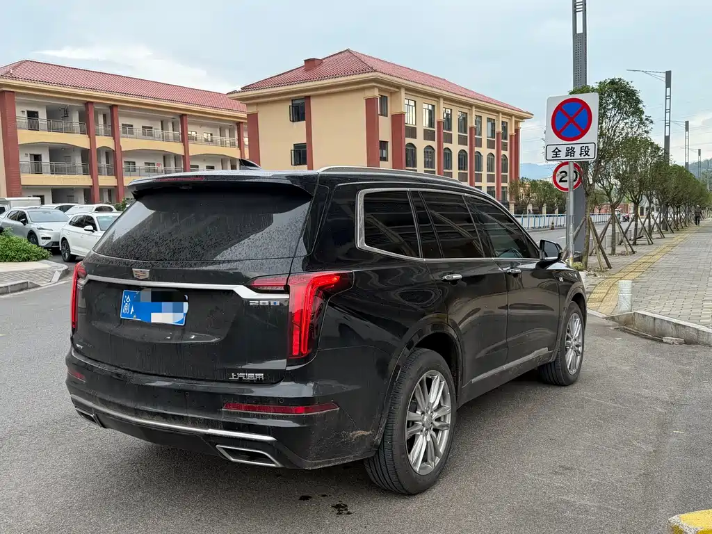 Cadillac XT6 2023 — фото 11
