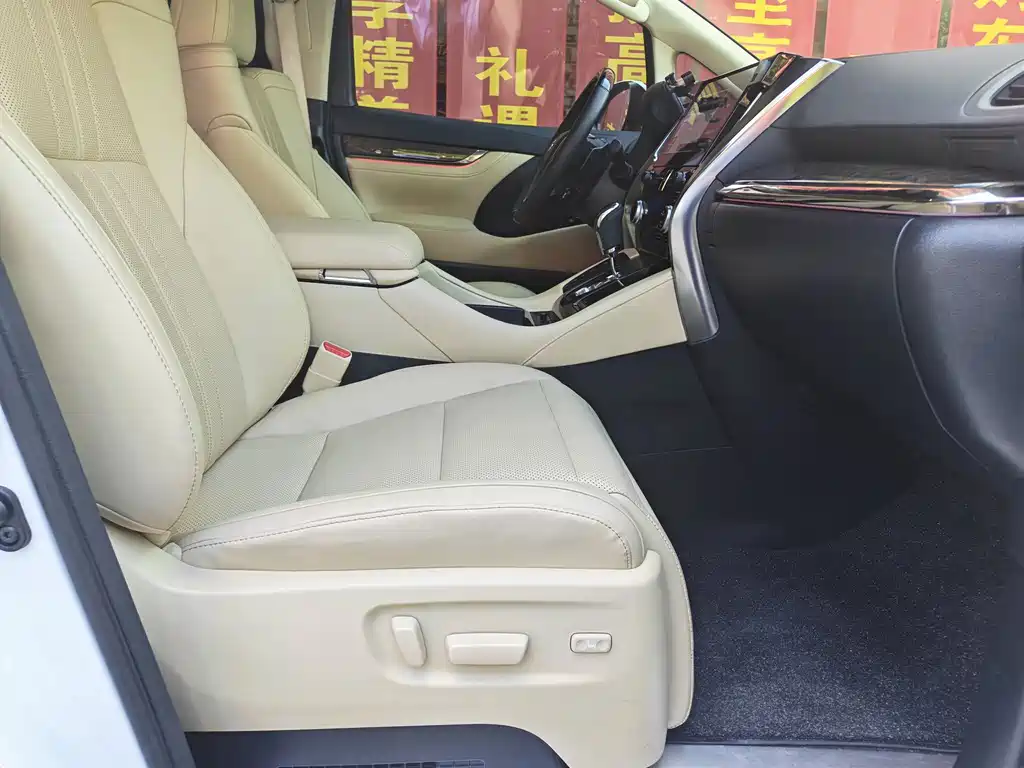 Toyota Alphard 2023 — фото 6