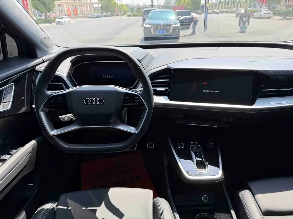 Audi Q4 e-tron 2024 — фото 10