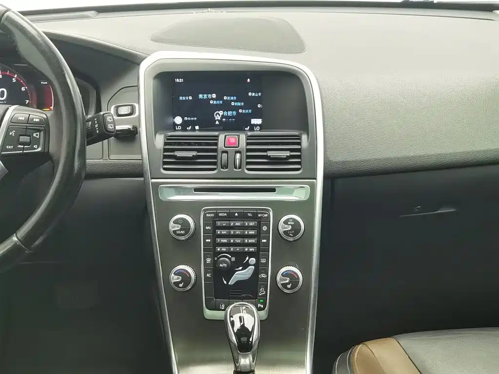 Volvo XC60 2015 — фото 12