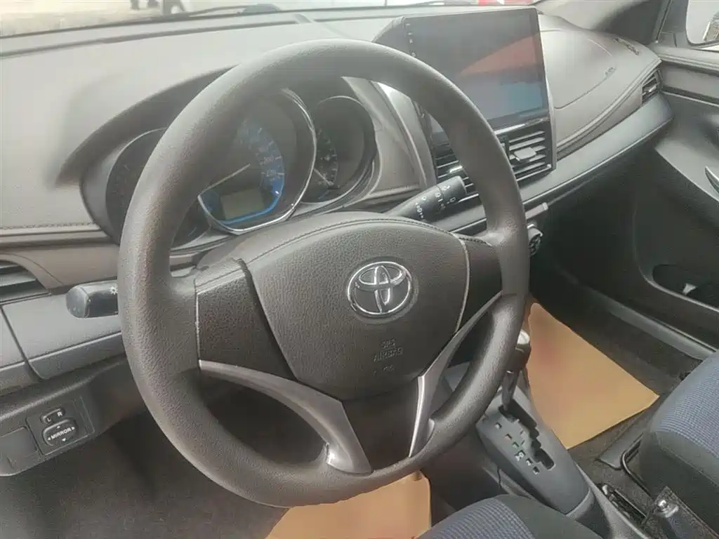 Toyota Yaris L 2016 — фото 11